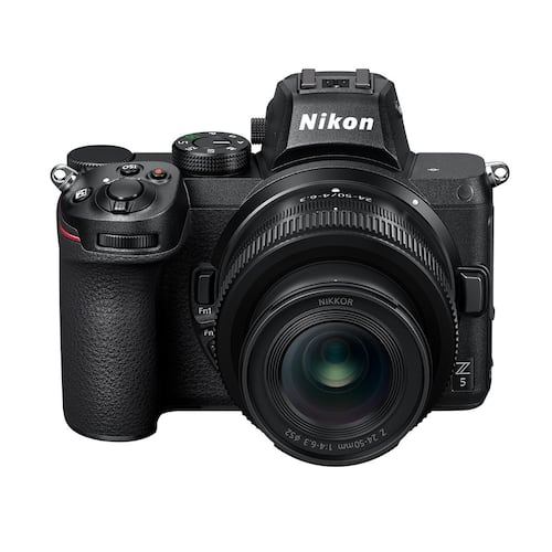 Cámara Nikon Z 5 W/ Z  24-50mm F/4-