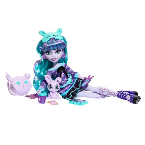 Creepover Twyla