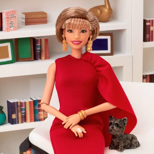 Muñeca Inspiring Women Isabel Allende Barbie Signature