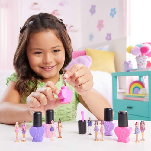 Muñeca BARBIE Mini BarbieLand Fashionista Sorpresa