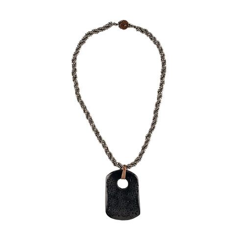 Collar barro negro agrecado con flores