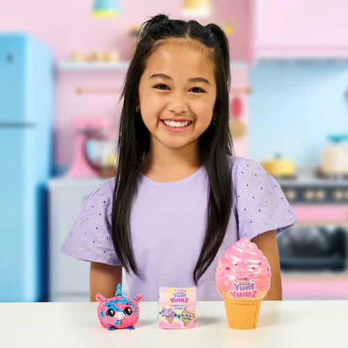 Peluche Coleccionable COOKEEZ MAKERY  Dentro de Helado Yum Yumz