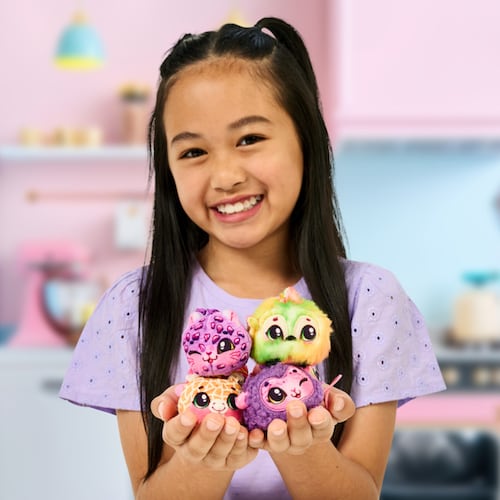 Kit de Peluches Coleccionables COOKEEZ MAKERY Dentro de Helado Yum Yumz