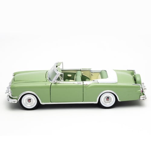 Auto Escala 1953 Packard Caribbean Convertible Verde Die Cast