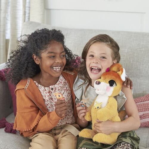 furReal Mama Josie: La canguro - Mascota de juguete interactiva