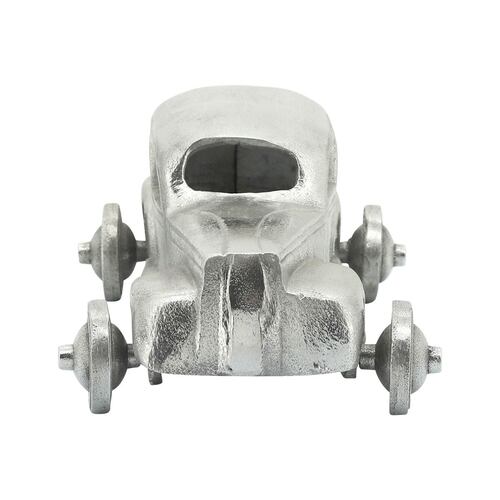 Figura carro plateado