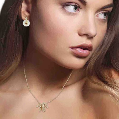 box de collar y aretes color dorado marca Anne Klein tipo gargantilla y artetes tipo boton con incrustaciones de cristal