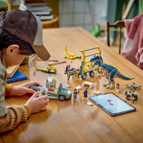 LEGO® Misiones Dinosaurio: Camión de Transporte del Allosaurus
