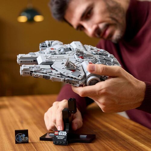 LEGO Halcón Milenario