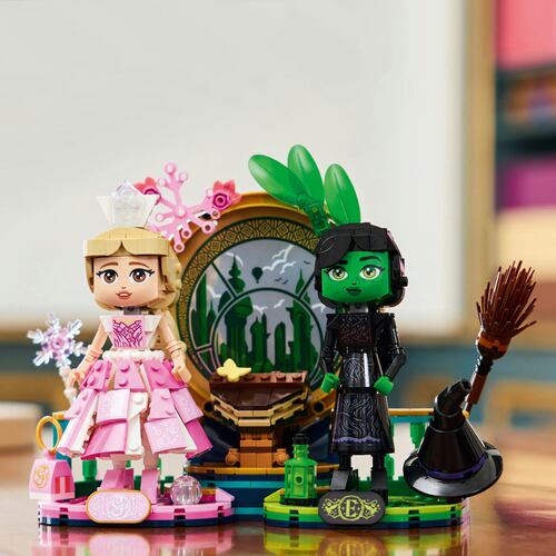 LEGO® Wicked Figuras de Elphaba y Glinda 75682