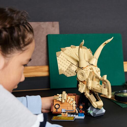 LEGO® Fósiles de Dinosaurios: Cráneo de Triceratop
