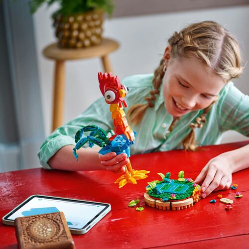 LEGO® DISNEY PRINCESS Moana 2 Modelo del Gallo Heihei