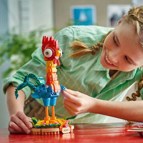 LEGO® DISNEY PRINCESS Moana 2 Modelo del Gallo Heihei