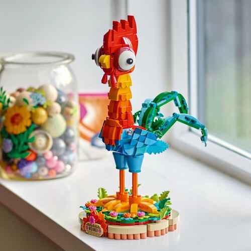 LEGO® DISNEY PRINCESS Moana 2 Modelo del Gallo Heihei