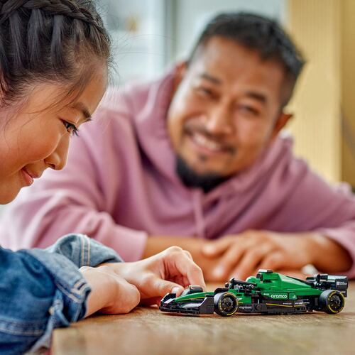 LEGO® SPEED CHAMPIONS Auto de Carreras Aston Martin Aramco F1® AMR24