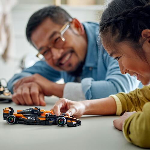 LEGO® SPEED CHAMPIONS Auto de Carreras McLaren F1® Team MCL38