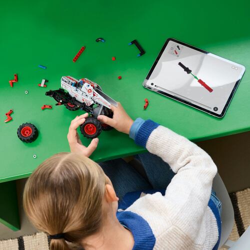 LEGO® Monster Jam™ ThunderROARus™ con Motor de Carga Manual