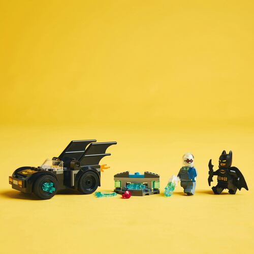 LEGO® Batman™ y Batimóvil vs. Mr. Freeze™