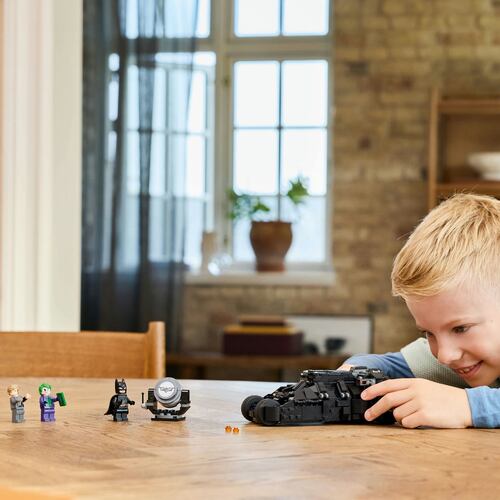 LEGO® Tumbler de Batman™ vs. Two-Face™ y The Joker™