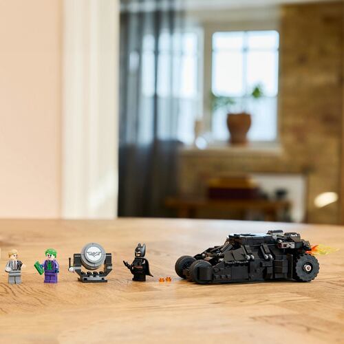 LEGO® Tumbler de Batman™ vs. Two-Face™ y The Joker™