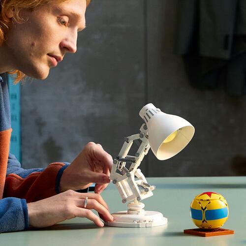LEGO® Ideas Disney Pixar Luxo Jr. Modelo Construible 21357