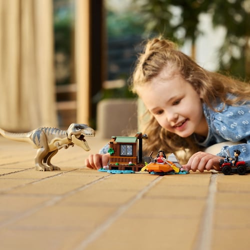 LEGO® Jurassic World Escape por el Río y T. rex a la Caza 76975