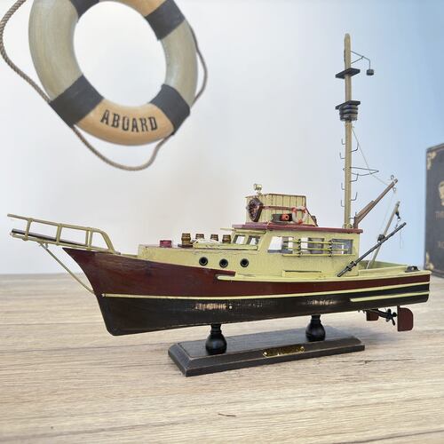 Figura Barco de Pesca Modelo Orca 20"