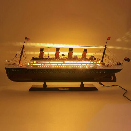 Figura Decorativa MOONWELL Titanic con Luz Led
