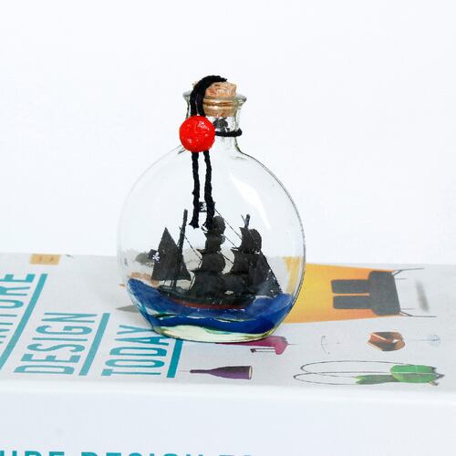 Figura Decorativa MOONWELL Perla Negra En Botella