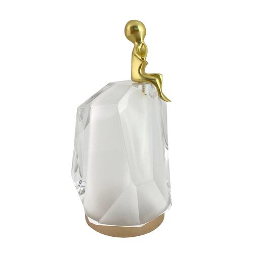 Figura Decorativa de Hombre Sentado Pensando Sobre Piedra de Vidrio