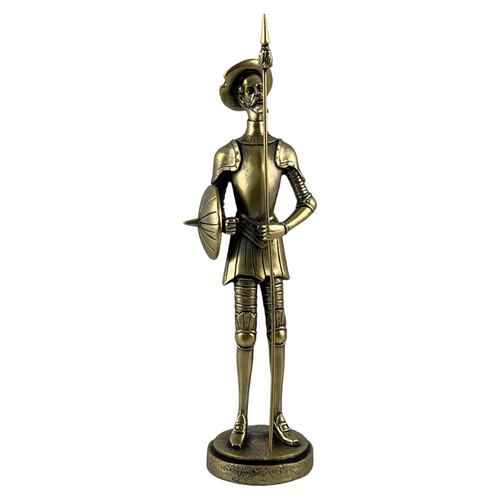 Figura Decorativa CONCEPTS de Don Quijote en Color Dorado