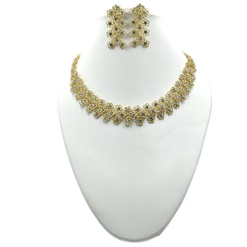 JUEGO DE ARETES Y COLLAR  CHATTIES