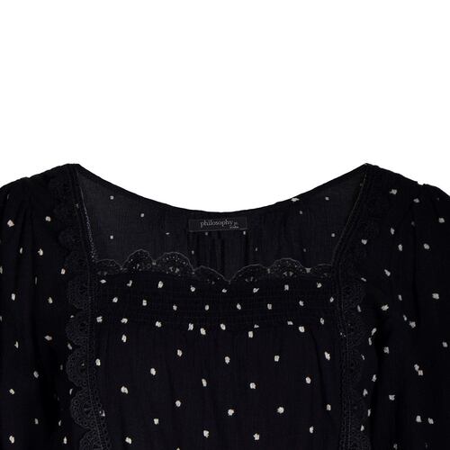 Blusa con encaje y detalles en combinación con amarre en la espalda Philosophy talla grande color negro combinado modelo CR1422