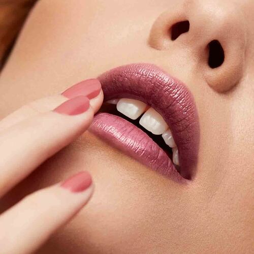 Labial Super Lustrous Glass Shine BlackCherry Revlon