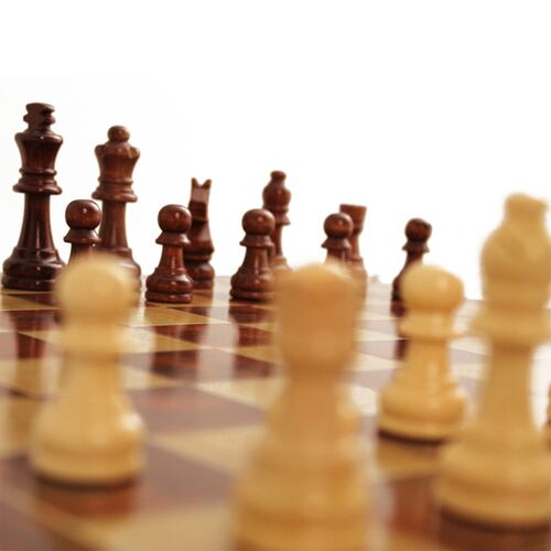 Juego de Mesa Kelvin Chess Set 3 en 1 Madera Ajedrez + Backgammon y Damas Inglesas