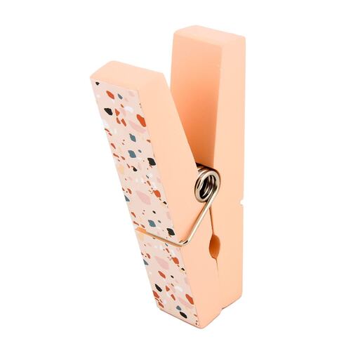 Clip decorativo de madera color rosa