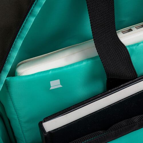 Backpack para laptop 15" Oliva  RE3 hecha con Material Reciclado