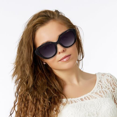 Lentes de Sol Cuadrados Grises Mossimo para Dama
