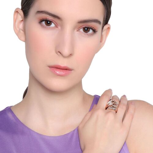 Anillo Entrelazado e Incrustaciones de Cristales Blancos Baño de Oro 18K Amor de Cristal