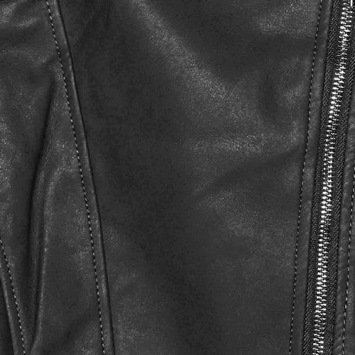 Chamarra Para Mujer, Con Cierre Cruzado Philosophy Jr Talla Grande Color Negro Modelo SJP6304.