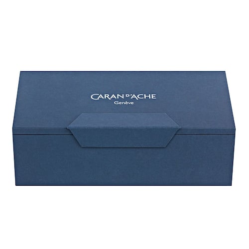 Set pluma fuente Caran d´Ache varius trophy con estuche de piel