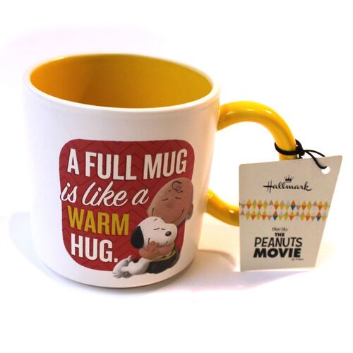 Taza amarilla snoopy y Charlie abrazo