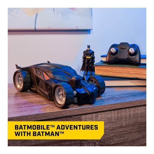 Vehículo de Control Remoto el Batimóvil Incluye Figura de Acción BATMAN RC