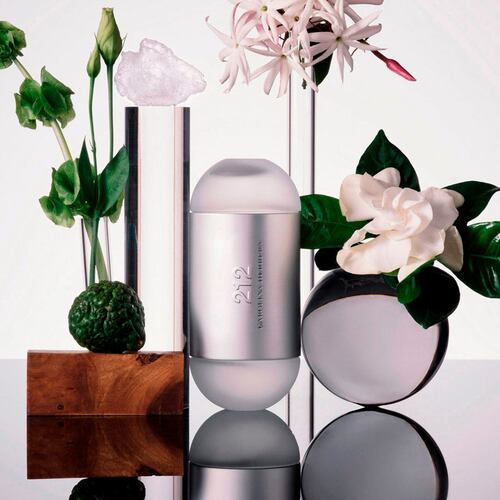 Set para Dama Carolina Herrera 212 NYC EDT 100ML + Body lotion 75ML + Spray de viaje 10ML