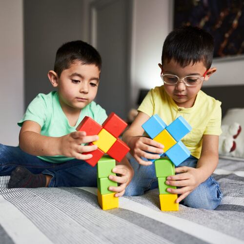 Bloques de Construcción 3D Magicube con 16 Cubos de 4 Colores Geomag