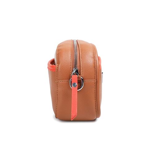 Bolsa estilo Crossbody marca Lee color Camello con Beige modelo A07738