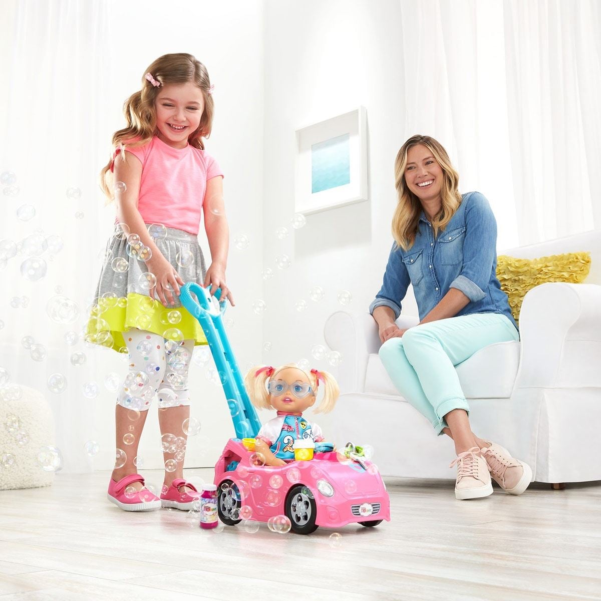 Muñecas Little Mommy Paseo MuÃ±eca Con Carrito Saca Burbujas