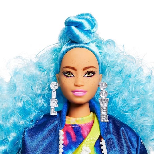 Barbie Fashionista, Extra cabello azul ondulado