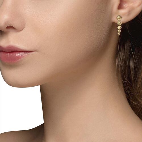 ARETES de Aleación de metales DORADO tipo anzuelo Steve Madden