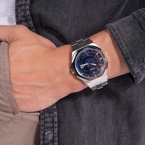 Reloj para caballero correa de acero inoxidable color plateado GW0573G1 Guess